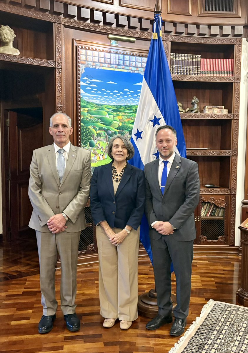 Ayer sostuve una reunión productiva con el Presidente @TitoAsfura y la Canciller <a href="/MireyaAguero/">Mireya Agüero </a> donde informé sobre la situación en el Medio Oriente, conversamos sobre cómo seguir avanzando en nuestra agenda bilateral en beneficio de Honduras. 

Gracias por su clara postura moral