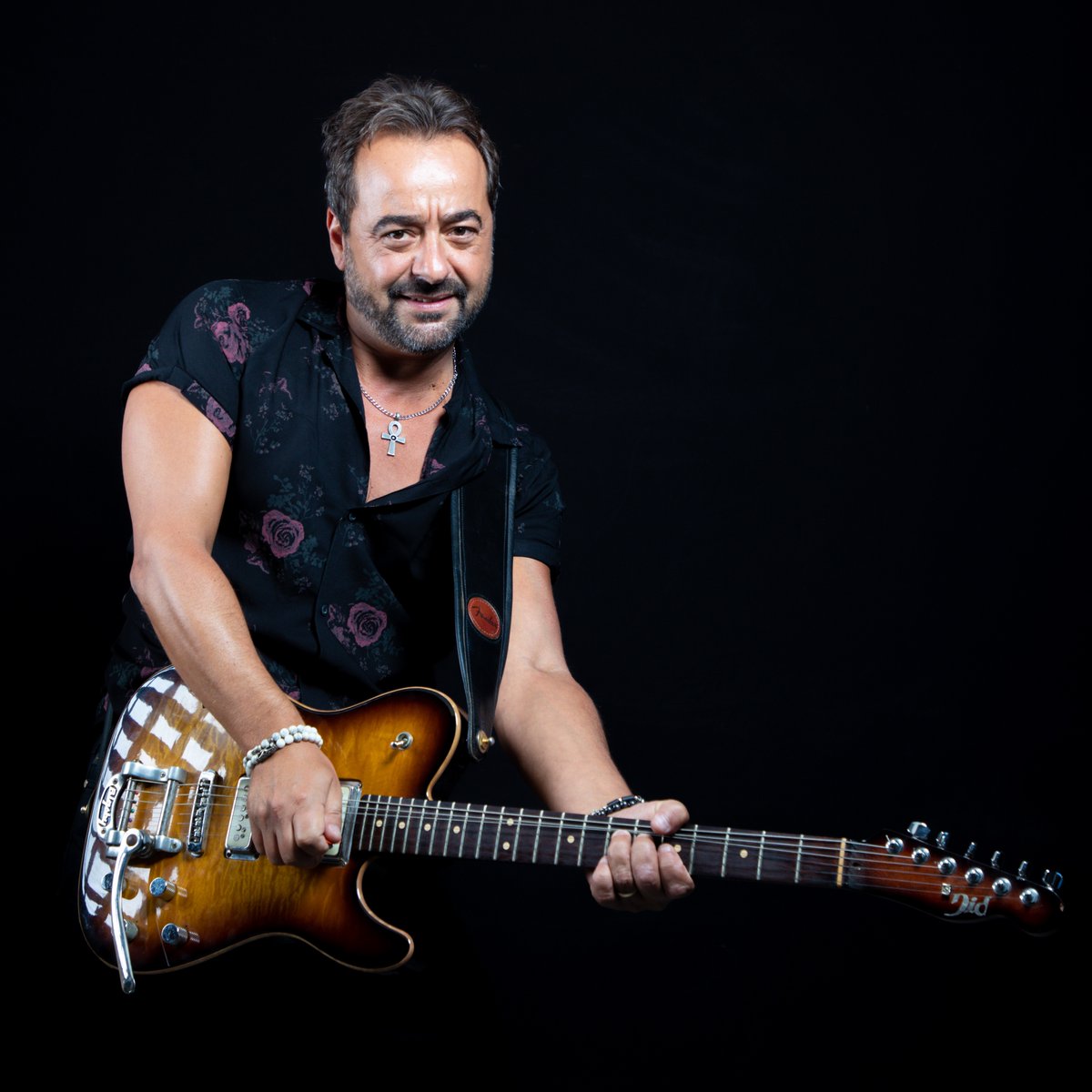 oliverauneau's tweet photo. Vous avez besoin de créer un "Jingle musical" lors de votre convention... 
Vous avez besoin d'une écriture musicale à l'image de votre évènement...
Vous souhaitez marquer les esprits en intégrant un Show Live Guitare à l'ouverture de votre plénière 
Nous avons la solution.... https://t.co/jvdrUbS85f
