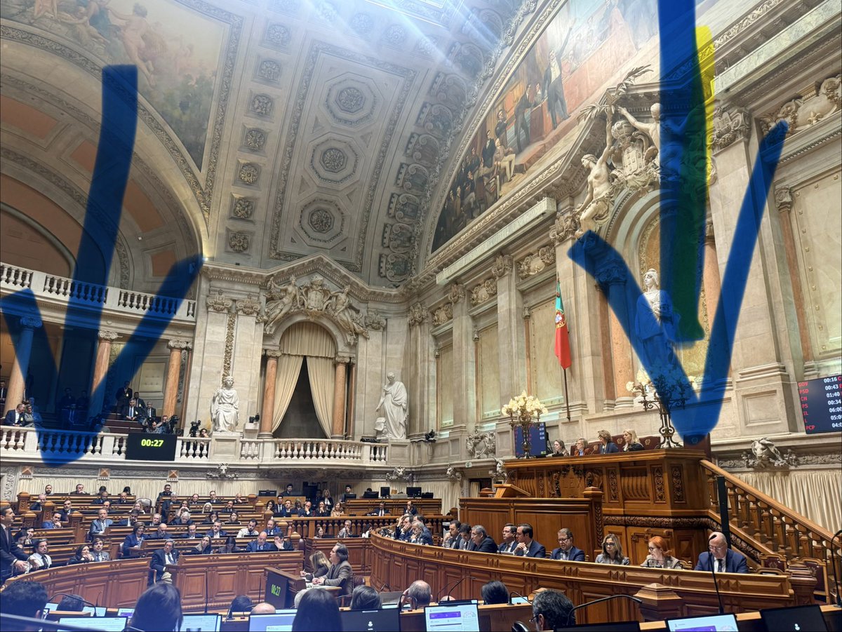 Mais uma patetice do deputado Filipe Melo, do Chega. Durante um incidente na Mesa provocado por André Ventura, Filipe Melo abandonou o seu lugar na Mesa para se dirigir à bancada, de onde passou a lançar apartes duros, inclusive dirigidos à própria Mesa.