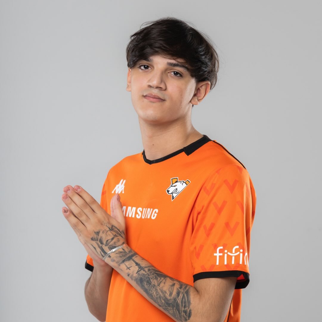 qg_virtusproff's tweet photo. FASE DE GRUPO | GOAT ELITE
QUEDA: 01
🌎MAPA: BERMUDA
🎖️TOP: 5
💀ABATES: 2
📊PONTOS: 8
🏴☠️ABATES INDIVIDUAIS
•CAUAN7= 0
•NIKEBOY= 2
•LOST=0
•MALA=0
👑 MVP DA QUEDA: NIKEBOY
#GOVP🐻❄️🧡 https://t.co/ja4d7pmOOS