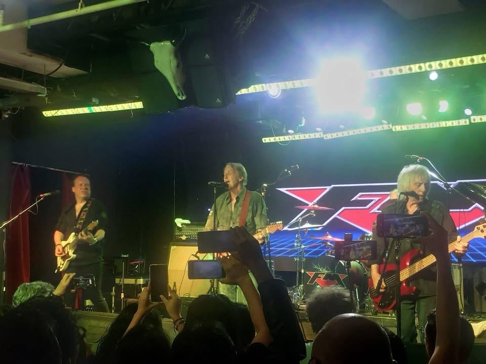 FMofficial's tweet photo. Fab show last night at Yield Rock in Lima, Peru. Great crowd, knew every song word for word.
Massive thanks to our promoters Leonardo and Eder for their wonderful hospitality, Mean Street and everyone who joined us last night.
.
.
.
#FMlive #ontour #indiscreet #AOR #RockFM https://t.co/kAsIO6etmH