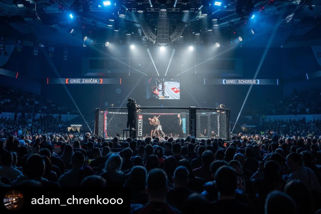 Robelighting's tweet photo. At the Ostravar Aréna for Oktagon 84 with lighting designer Adam Chrenko &amp; Ministry Rental Service plus a rig using @Robelighting #MegaPointe &amp; #Pointe luminaires.

#robelighting #ministryrentalservice #robeintherig #eventlighting #eventdesign https://t.co/faP68lZFUv