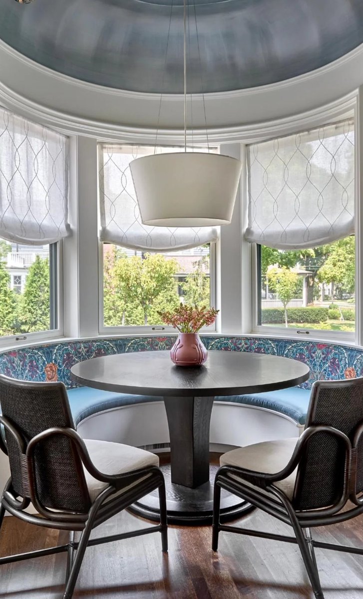 HandmadeTables's tweet photo. You can design your custom table for beautiful nooks like @miaraodesign! ⬇️

🔗https://t.co/U9emhAuxbc

#roundtabledesign #customtable #customfurniture #builtintable https://t.co/5MDAP9ikaU