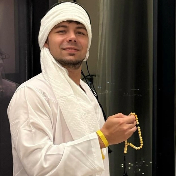 La Justicia Federal detuvo al programador Juan Ignacio Veltri, de 30 años, acusado de explotar un fallo técnico en el sistema Aerolíneas Plus para acreditarse millones de millas de forma fraudulenta. Mediante esta maniobra, el implicado financió viajes de lujo a destinos como