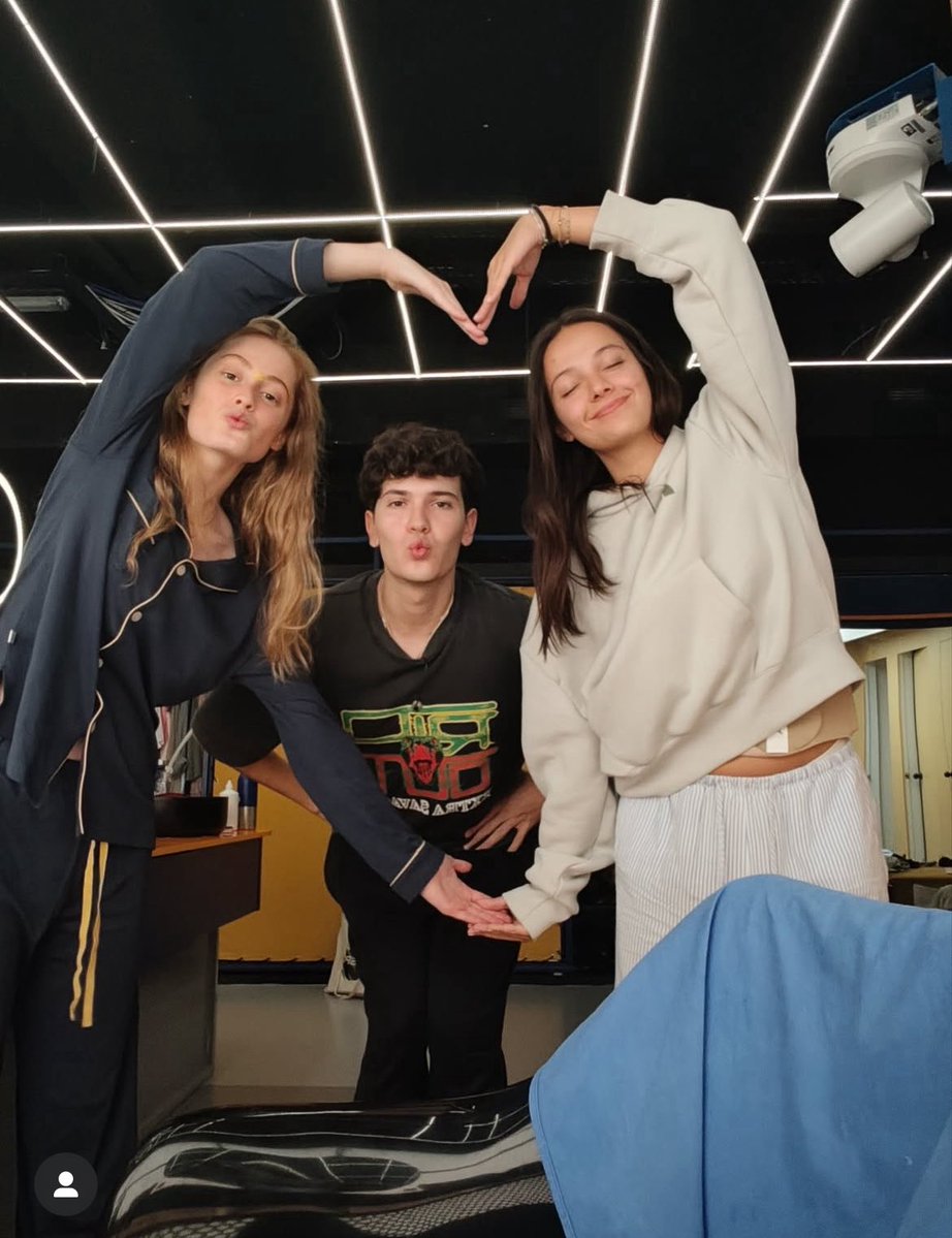 en fin siempre ustedes✨