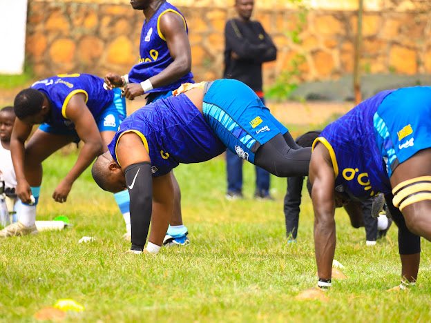 KobsrugbyUg's tweet photo. A short story.
Directed by @BrianMakalama 🎬

Frame 1: It starts with direction.
Frame 2: We move as one.
Frame 3: Strength is built here.
Frame 4: Now we deliver. (In Captain @IanMunyani’s voice) 😆

Behind every performance is preparation, discipline, and a team moving with purpose.

Huge appreciation to @GlovoUganda for the fresh threads. 🥰

📸@LillianSports 
#KCBKOBs #PoetryInMotion #BlueArmy #UgandaRugbyPremiership