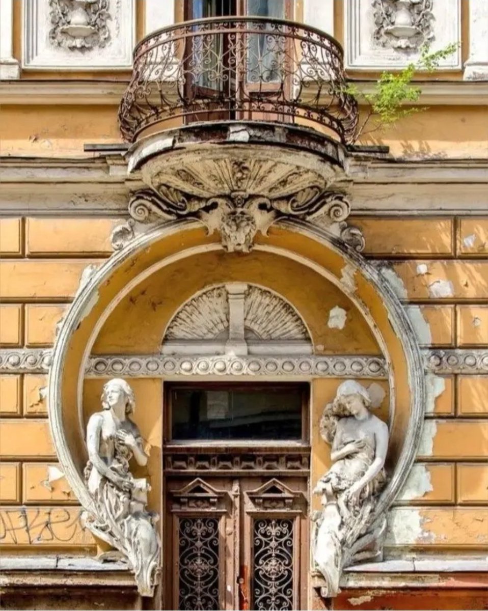 blogmesquita's tweet image. #Design #Arquitetura #Portas #Janelas
Entrada de um edifício Art Nouveau em #Riga, #Letônia, construído por volta de 1903.
O edifício foi projetado pelo Arquiteto Mikhail Eisenstein
Clique sobre a imagem para ampliá-la.
@josemesquita