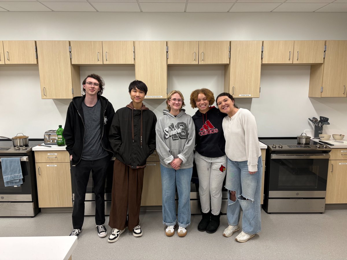 Our first Cook with a Chemist event was a hit! 🧪🍅 Students teamed up with Dr. Morgan to make a vegetarian tomato basil sauce and homemade marinara with meatballs. A delicious way to explore the chemistry behind cooking!