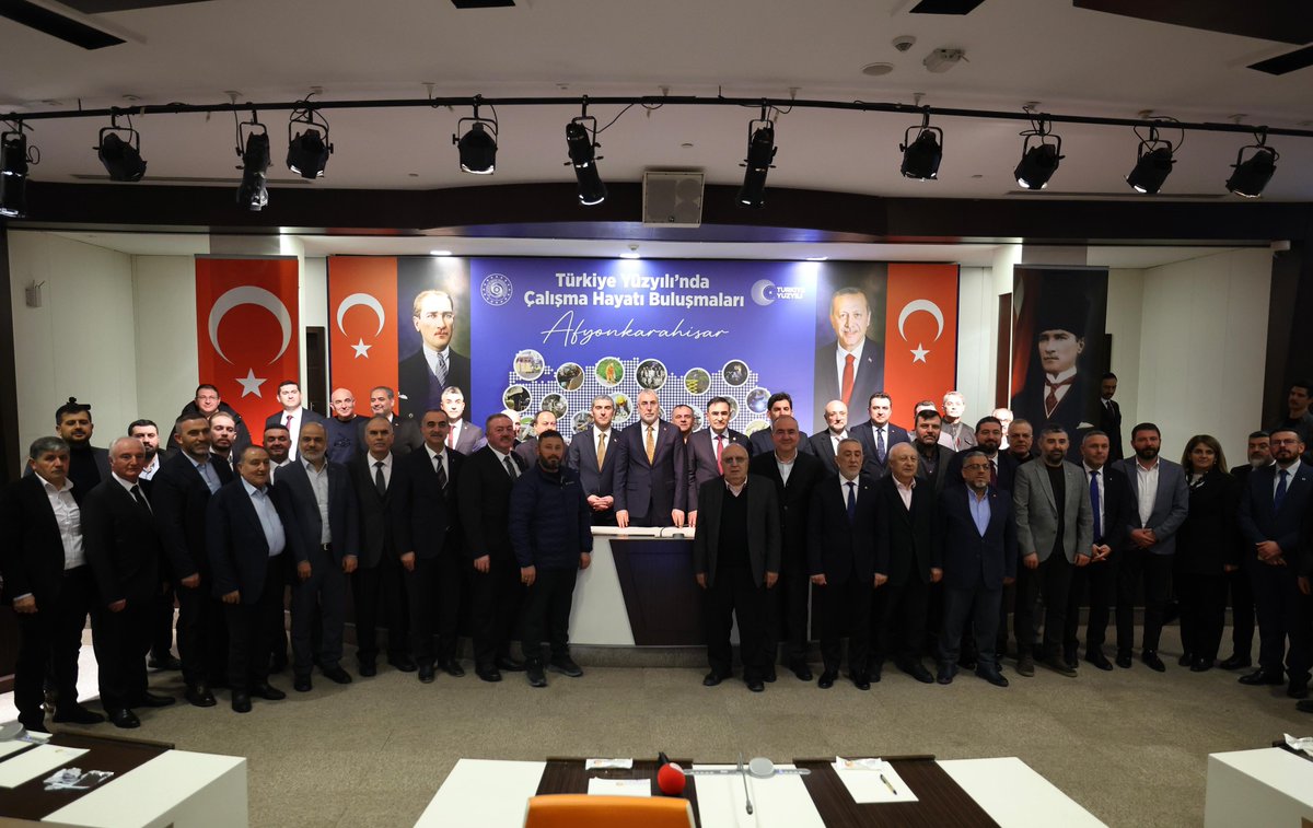 📍Türkiye Yüzyılı’nda Çalışma Hayatı Buluşmaları

Afyonkarahisar’da iş dünyamızın kıymetli temsilcileriyle şehrimizin; üretim, yatırım ve istihdamını güçlendirmek için atılabilecek adımları değerlendirdik.🖊️ 

Şehirlerimizin taleplerini yerinde dinlemeye, politikalarımızı