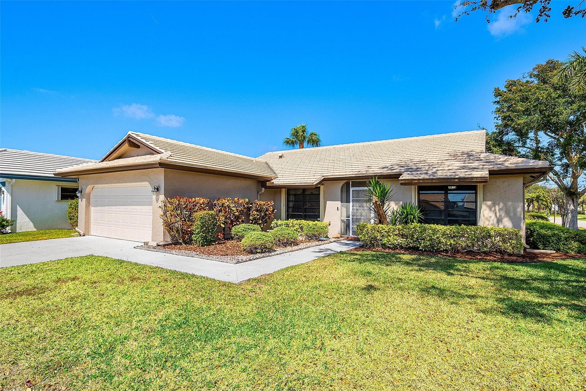FabSoFlRealtor's tweet photo. 6191 S Petaluma Drive, Boca Raton, FL, 33433
3 bed | 2.5 bath 2134 Sq. Ft.
Active | 580000
https://t.co/30Z5NAOpei
3 bed 2 bath corner lot in Camino Woods II- great location in Boca- close to Town Center, 95 &amp; Turnpike. As soon as you walk into this well-maintained home, you... https://t.co/oxpYX01e8o