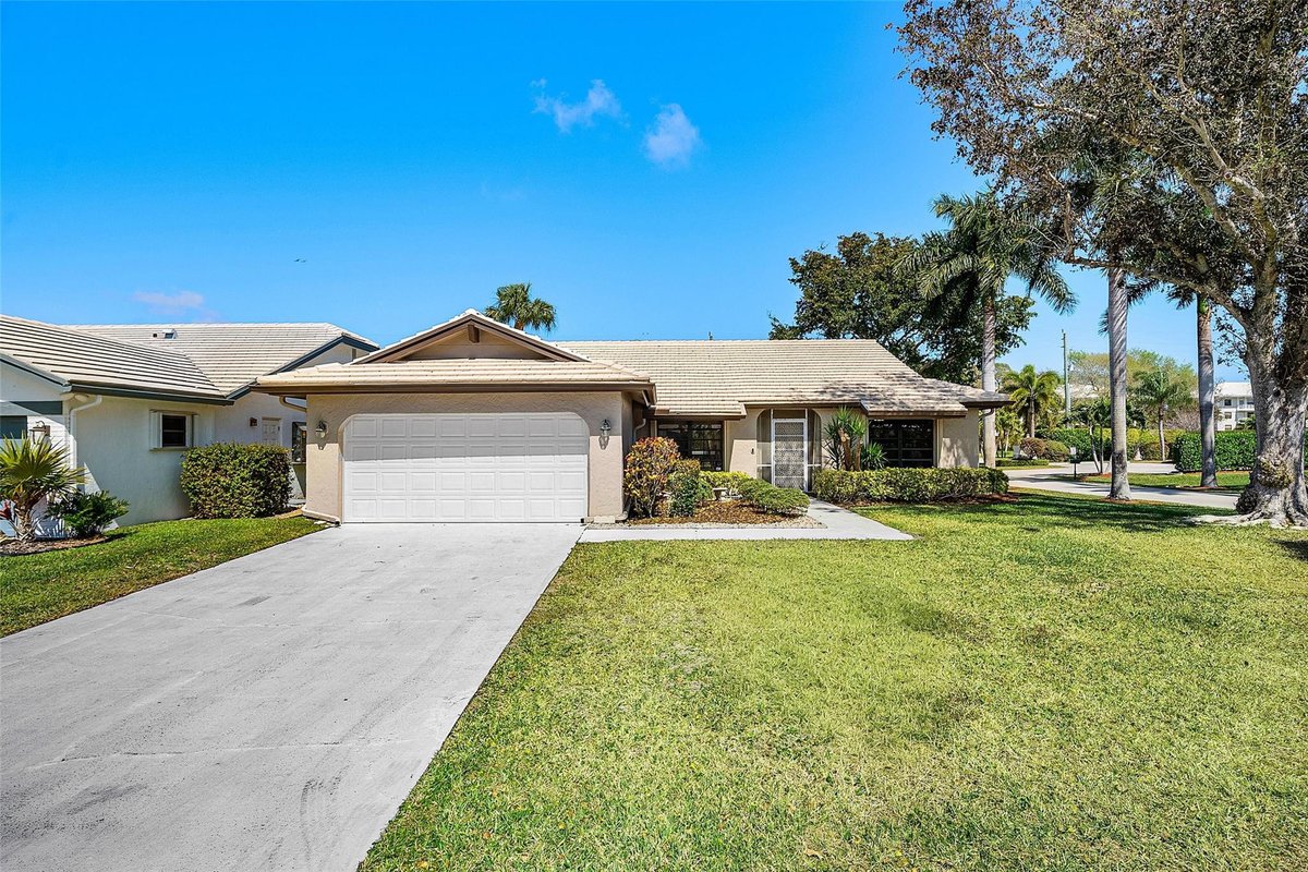 FabSoFlRealtor's tweet photo. 6191 S Petaluma Drive, Boca Raton, FL, 33433
3 bed | 2.5 bath 2134 Sq. Ft.
Active | 580000
https://t.co/30Z5NAOpei
3 bed 2 bath corner lot in Camino Woods II- great location in Boca- close to Town Center, 95 &amp; Turnpike. As soon as you walk into this well-maintained home, you... https://t.co/oxpYX01e8o