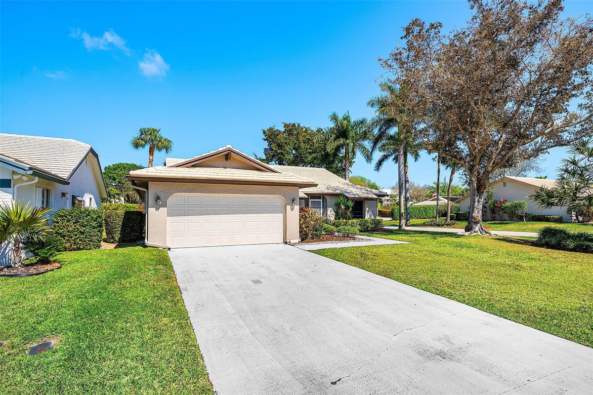 FabSoFlRealtor's tweet photo. 6191 S Petaluma Drive, Boca Raton, FL, 33433
3 bed | 2.5 bath 2134 Sq. Ft.
Active | 580000
https://t.co/30Z5NAOpei
3 bed 2 bath corner lot in Camino Woods II- great location in Boca- close to Town Center, 95 &amp; Turnpike. As soon as you walk into this well-maintained home, you... https://t.co/oxpYX01e8o