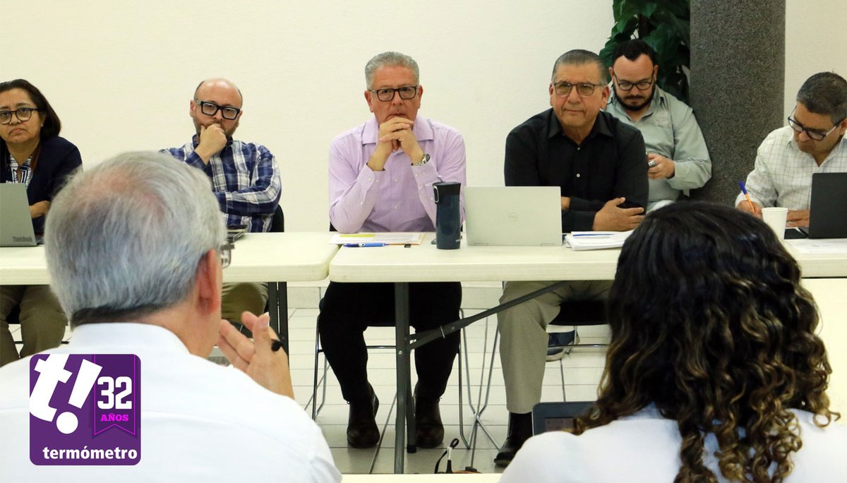 NoticiasTermo's tweet image. @SoyUnison y el #STAUS iniciaron la primera mesa de negociación de la revisión salarial 2026. Se presentó la política federal que establece hasta 4% de aumento directo al salario. Participaron autoridades estatales como Froylán Gámez y Ana Luisa Chávez. 🤝 goo.su/qwu3zue