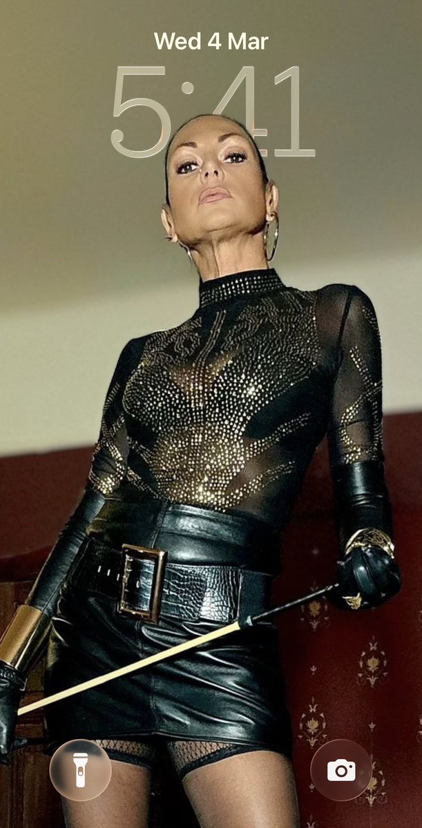 sophisttdpuppet's tweet photo. Her Majesty The Queen 👸♥️ 🧎 
@MadameCatarina
@MCinema6675 https://t.co/YEw7uYjI3a