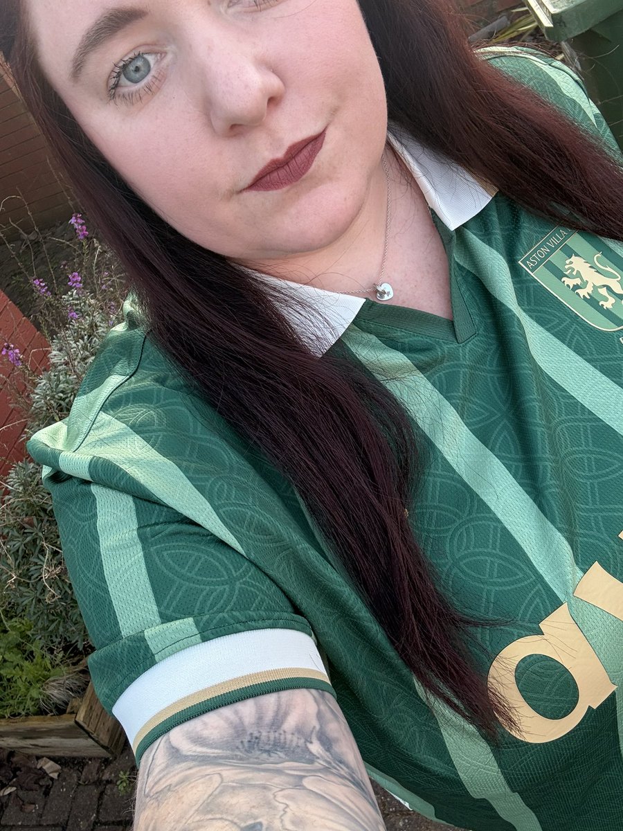 Lizzi 🦁 tweet media