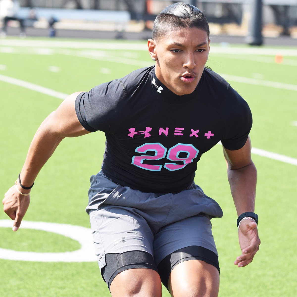 GPowersScout's tweet photo. By my count, North Crowley '27 CB Jerry Outhouse Jr. (@J_OuthouseJr4) has 4⃣1⃣ FBS offers! #MostOffered #TXHSFB

6'1 | 180
🌬️ 4.41 Laser
🏆#UANext All-American

Outhouse will commit THIS Friday between Texas Tech, Arizona State, Georgia, Florida &amp; UCLA. 

https://t.co/MitVoIXMRy https://t.co/zlpUaSC5yk