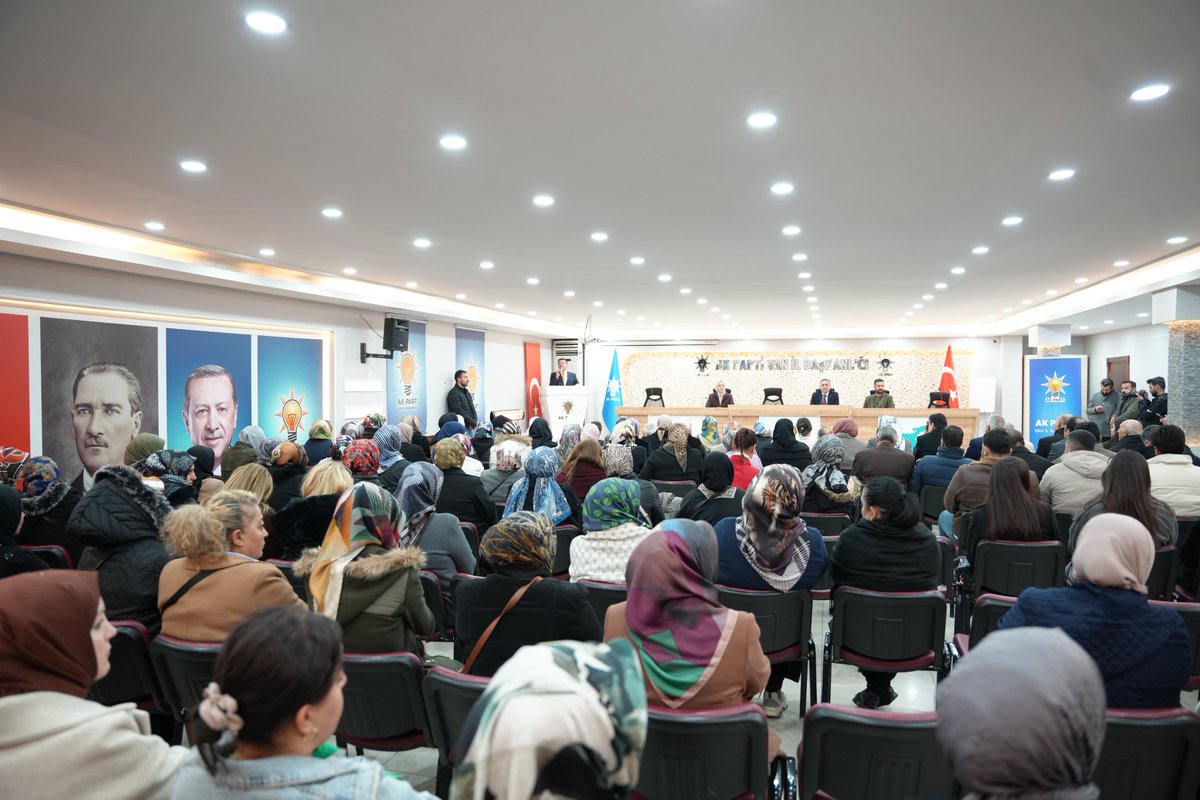 MKYK Üyemiz Hamza Dağ’ı, ilimizde ağırlayarak; Kadın ve Gençlik Kollarımızın da katılımıyla teşkilat mensuplarımızla bir araya geldik.

Kıymetli değerlendirmeleri, samimi sohbeti ve teşkilatımıza verdiği destek için Sayın Hamza Dağ’a teşekkür ediyoruz.
Birlik, beraberlik ve ortak