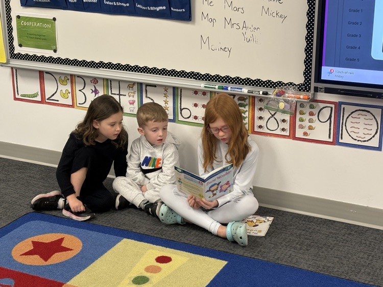 EFESSpoofhounds's tweet photo. Read Across America Week is off to a great start! 📚 https://t.co/JlBNCTJVOO