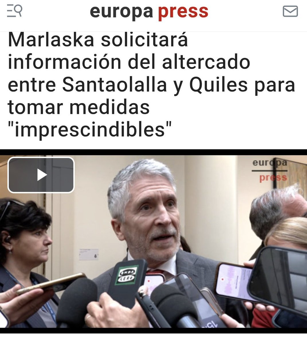 Mueren 5 jóvenes por una infraestructura abandonada por la Administración.

= 0 declaraciones de ministros.

Una señora dice que le duele el brazo porque un señor con un micrófono le ha empujado.

= El ministro adoptará medidas "imprescindibles" y muestra "preocupación máxima"