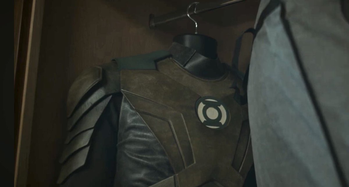 Vistazo a uno de los trajes de los LANTERNS en un teaser de HBO.