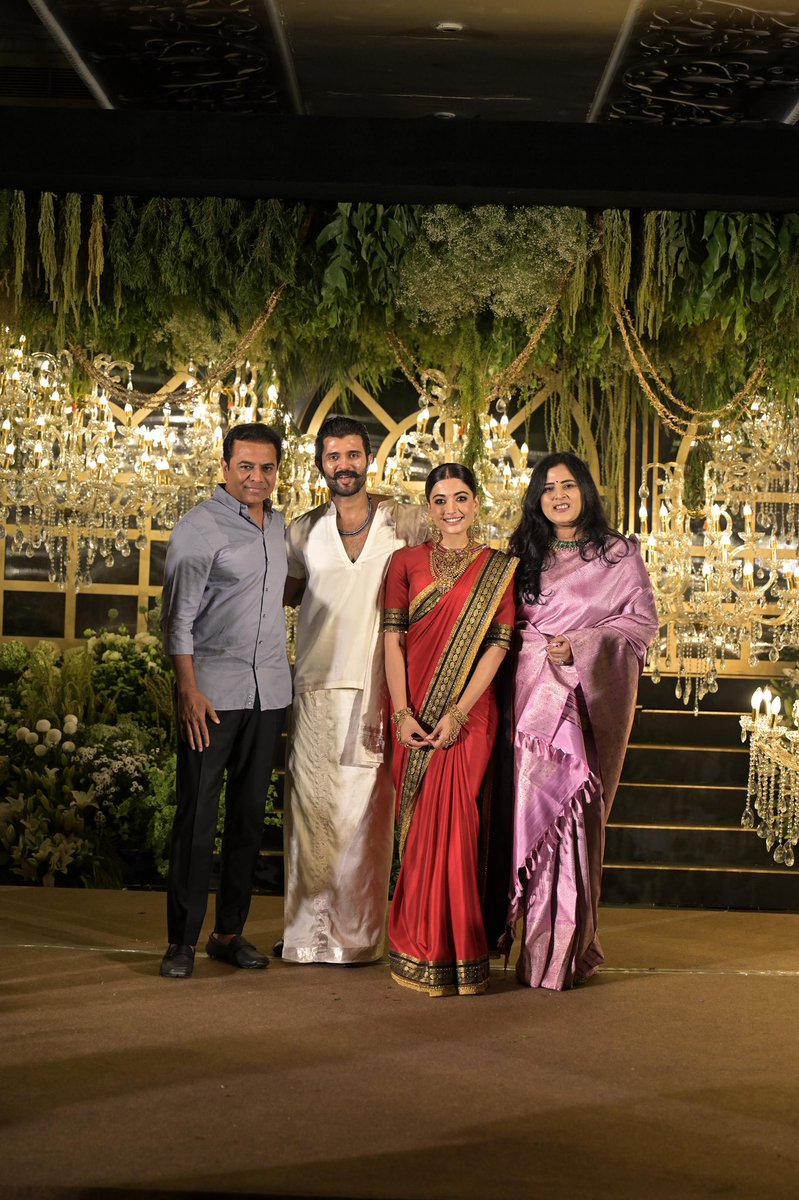 mdaneesqamar's tweet photo. A memorable evening as @KTRBRS, Working President of @BRSparty, attended the grand wedding reception of @TheDeverakonda and @iamRashmika along with his family, extending warm blessings to the newlyweds.
An occasion filled with elegance, joy, and heartfelt moments. #Virosh #VDR https://t.co/SAfuUOGvCE