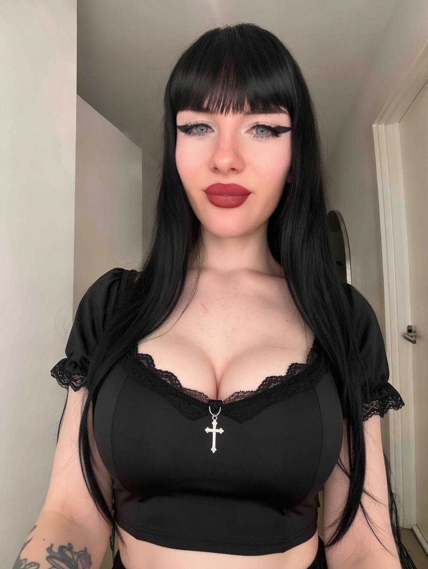 Winter 🖤 tweet media