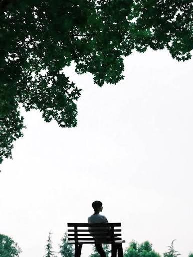 Fengyi1811's tweet photo. 这张椅子也要拆掉了，以为我们会就此遗忘吗？ https://t.co/30su1Z2QhV