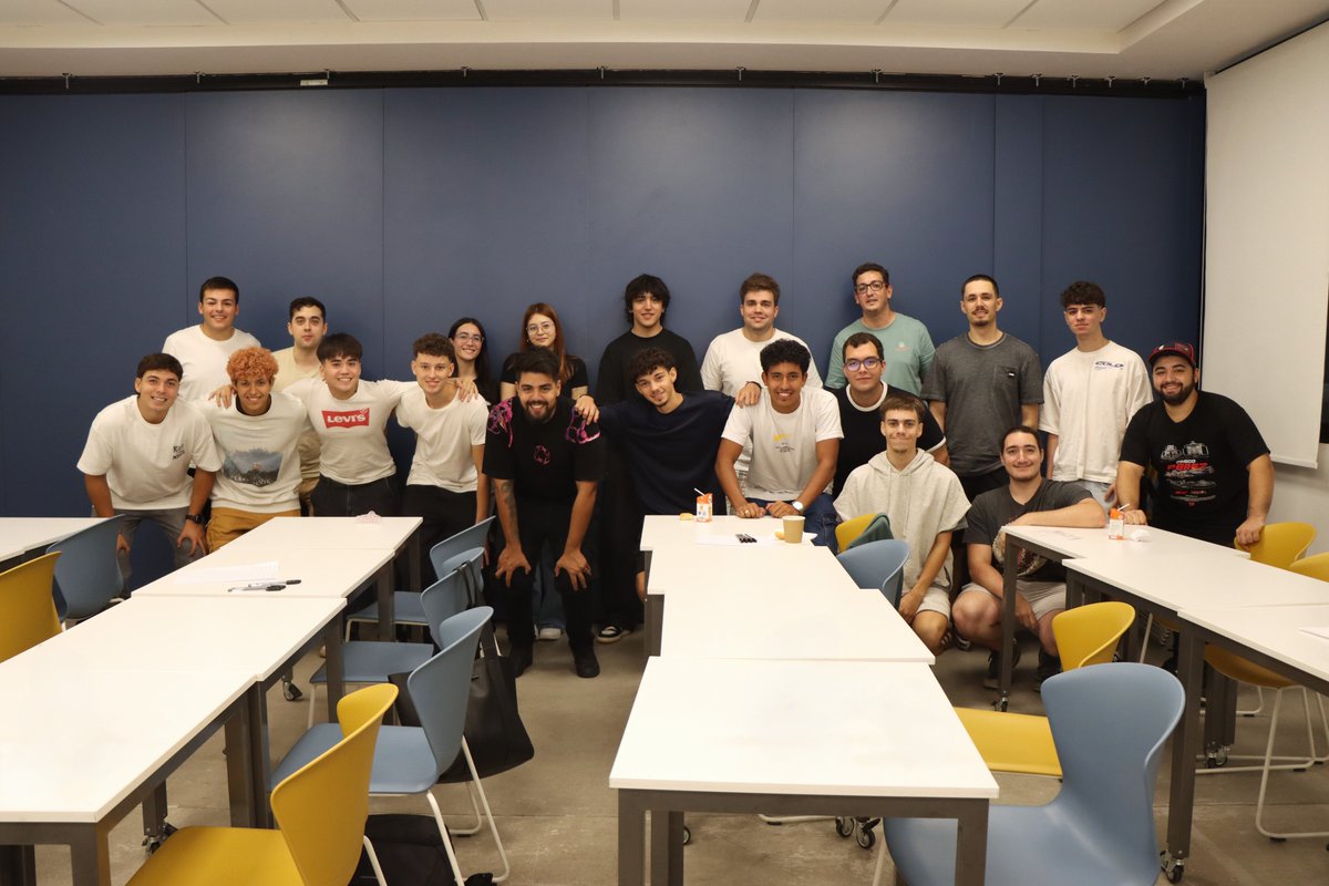 ingenieria_UM's tweet photo. La generación 2026 de la Licenciatura en Informática dio su primer paso en la FIUM: nervios, risas, nuevos amigos 🤝 y hasta coordinaron el primer asado juntos.
Como dijo Adrián Santilli en la jornada: “Triunfemos como equipo antes que morir como individuos”.
#FIUM #IRaMÁS https://t.co/GlQxBlaI77