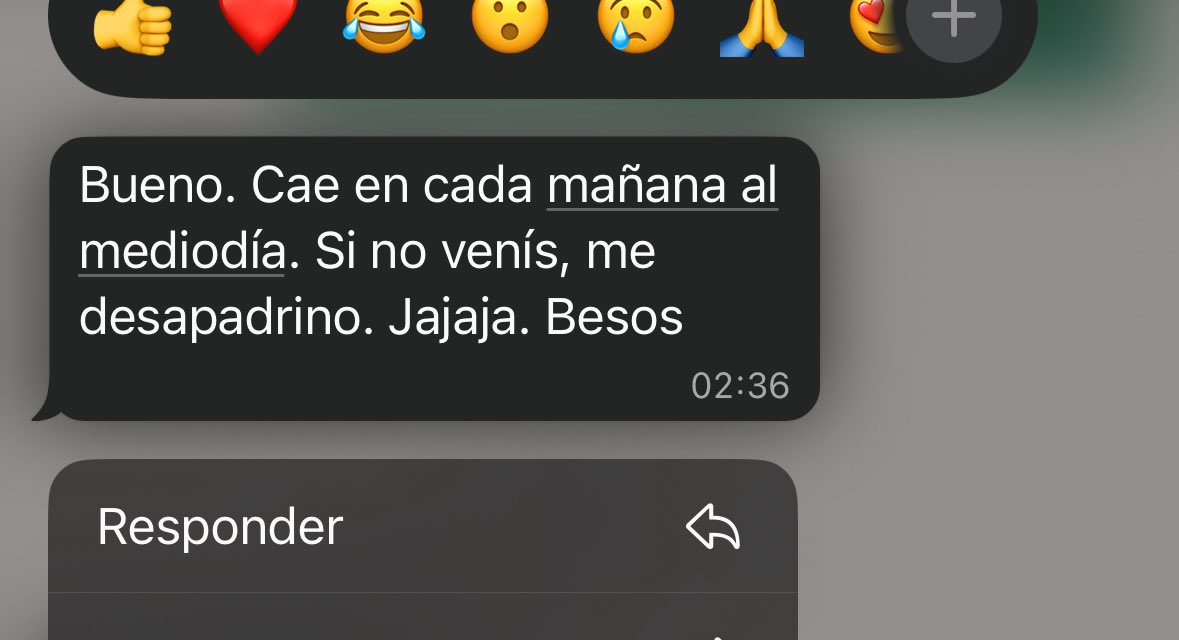 Clariddmelo's tweet photo. Tengo un mensaje que me va a doler toda la vida.Hoy daría lo que fuera por haber ido ese día a comer.Daría todo por un abrazo más, por sentir ese olor a cigarro que tanto detestaba y que ahora busco en el aire para recordarte. La forma en la que te extraño no tiene nombre.te amo https://t.co/MNhpSleqfT