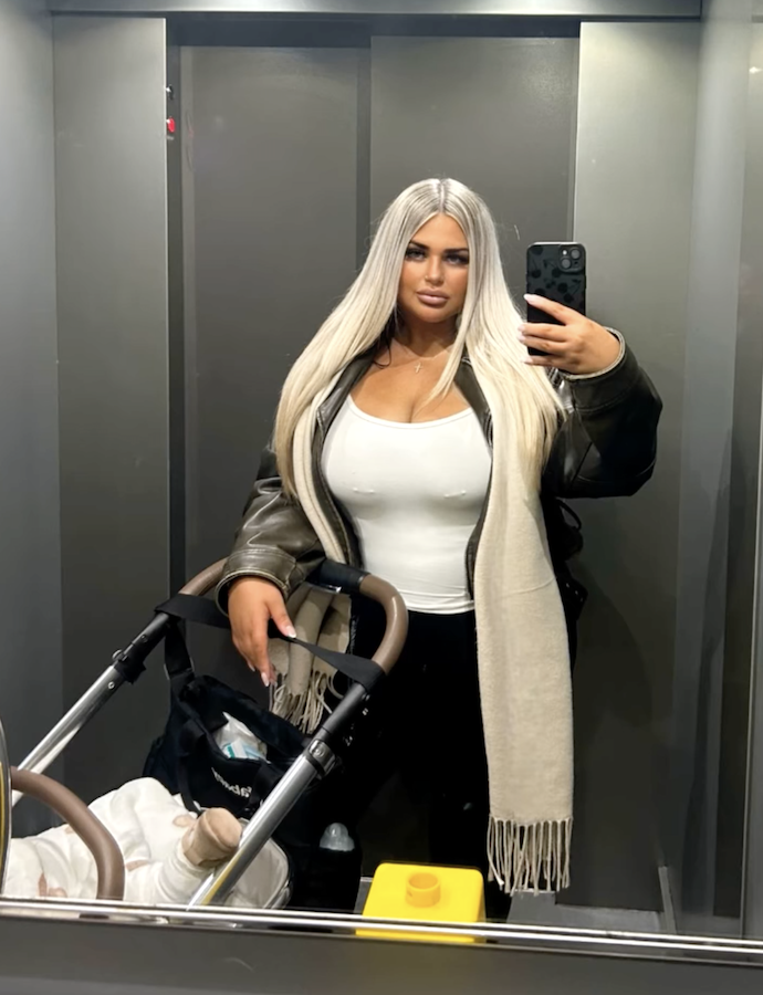 LuvUKBusty's tweet photo. Gorgeous curvy MILF Chloe 😍🔥 https://t.co/VTtlGshrl7