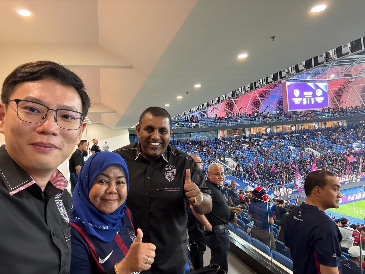 LeeTingHan90's tweet photo. Tahniah JDT atas perlawanan malam inj! 💙❤️
#ACLElite #MajuJohor #BangsaJohor #SouthernTigers #JDT https://t.co/RVhCv8whdR