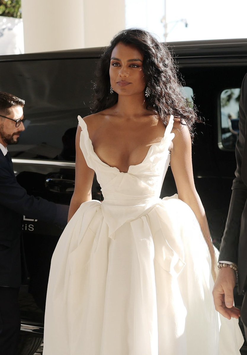 she’s like if a swan made a wish to become human
