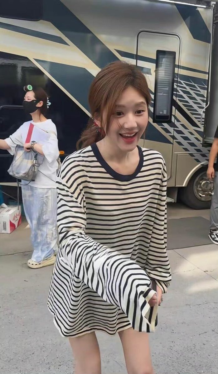 赵露思的裤子消失了 https://t.co/tEc6ieYdPn