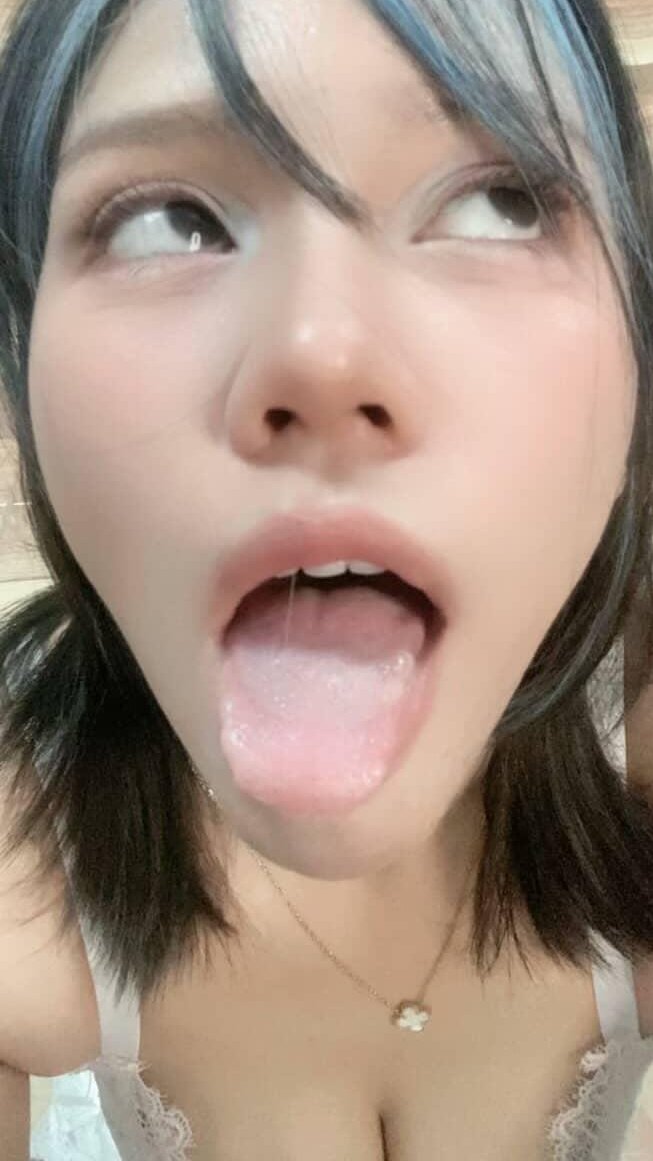 Horrowcorn's tweet photo. Feed me https://t.co/Q75i1Lxvy7