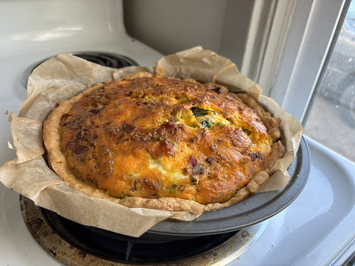 an_irregularity's tweet photo. Quiche for a potluck https://t.co/GGZgSgkGGR