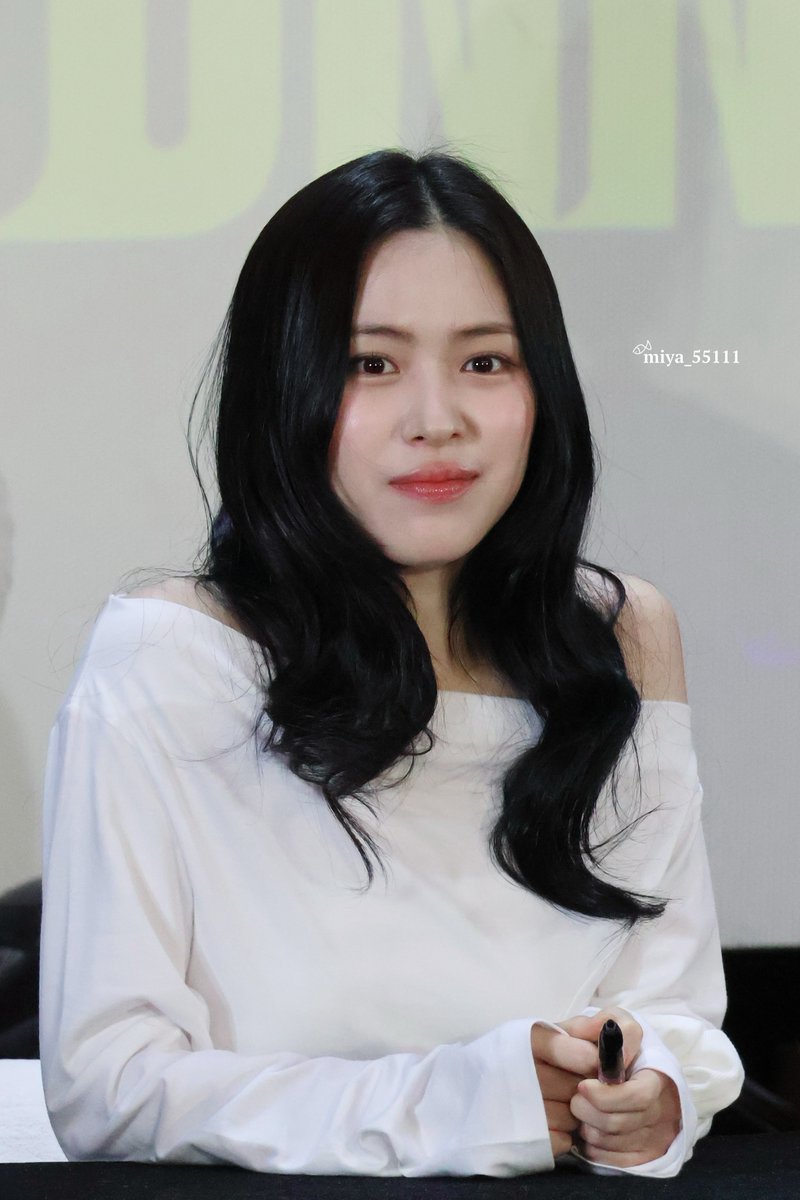 260227 KM
👀👋🏻～
#있지 #ITZY #류진 #Ryujin