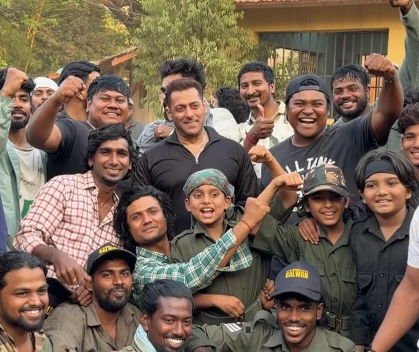 cine_infinity's tweet photo. #SalmanKhan on the sets of #BattleOfGalwan 👊
Looking solid and in top shape the prep clearly shows.
A rare set glimpse with action director #KevinKumar.
Big-scale action drama in the making.
#SalmanKhan #BattleOfGalwan @BeingSalmanKhan https://t.co/lNgAlbNcBj