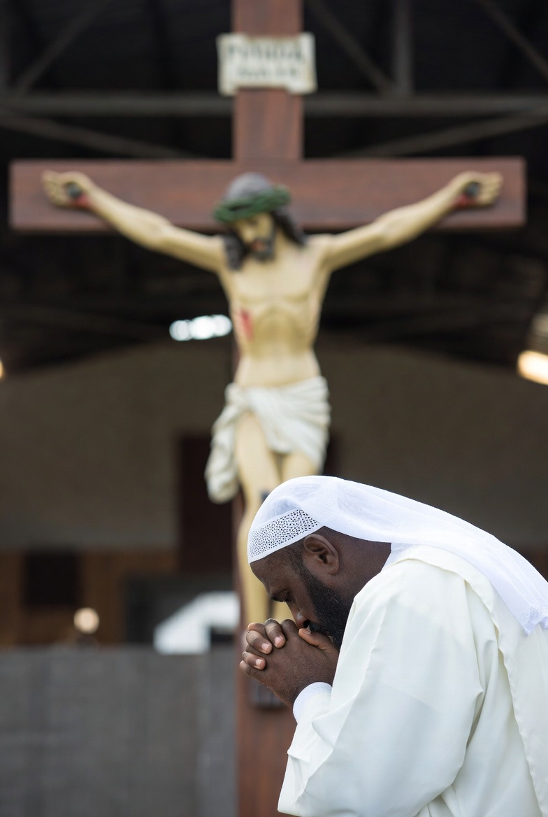 Johnsheee's tweet photo. @MasterMaliq Jesus said" I am the way, the truth and the life. No one can go to the Father but through me." Jesus is the only way to God dummies because no sinner can enter Gods presence. Only who receives the sacrifice of Jesus on the cross can be free from their sins. Surah 19:33,34 https://t.co/9fWyeU5Fhg