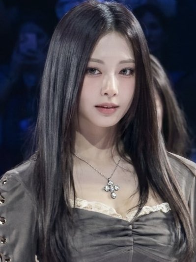 ห๋าาาา สวยมากอะ ♡︎ㅅ♡︎ วิชวลเบอร์ต้น ๆ ของวงการมากก