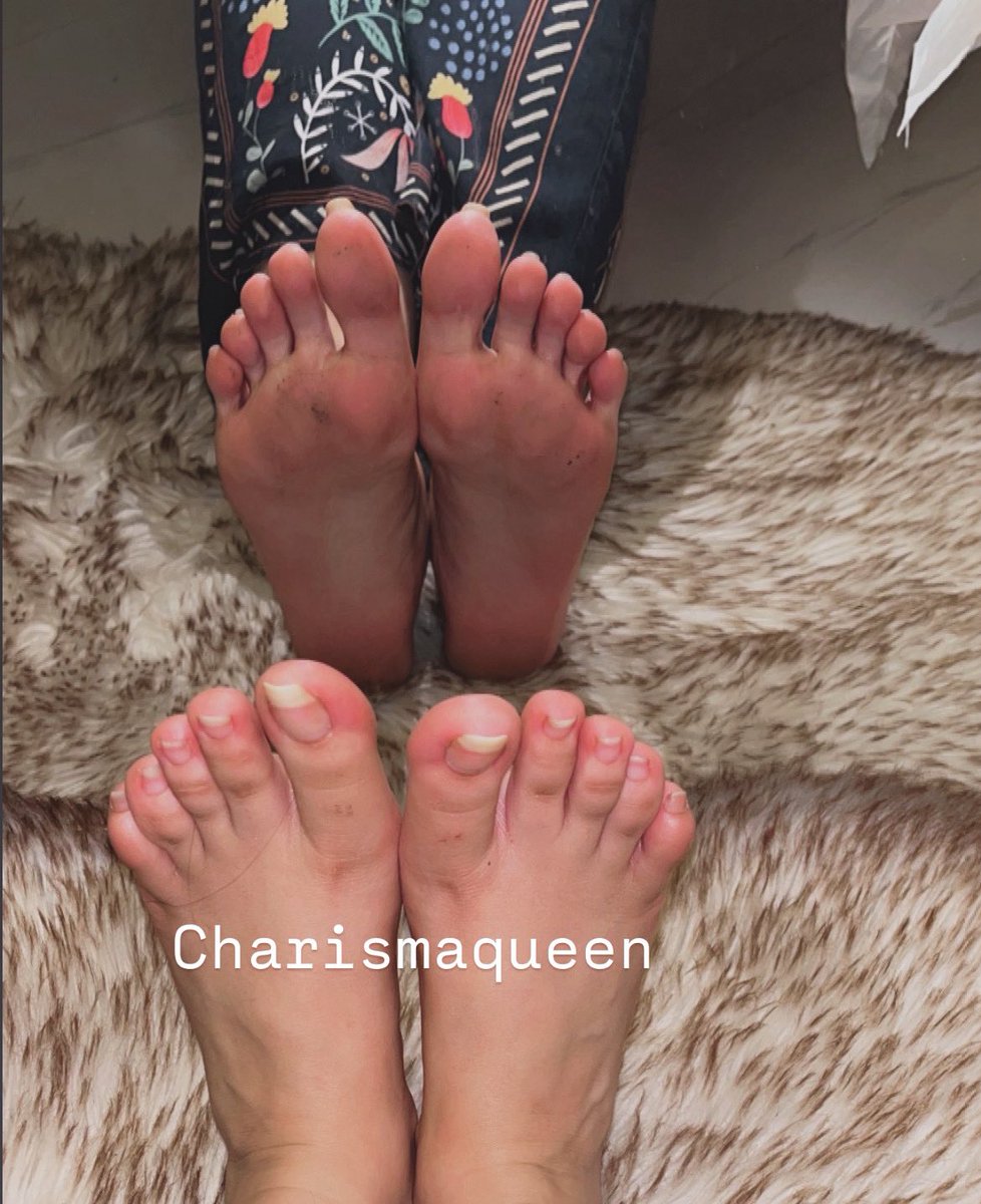 charismaqueen_'s tweet photo. Wanna clean my sweaty dirty soles❓😜🩷 https://t.co/cDy0OiQbuq