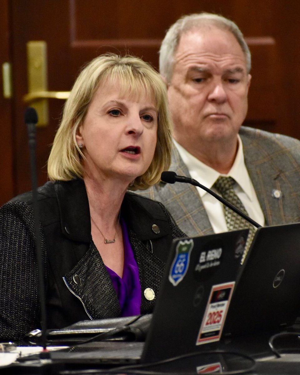 An Oklahoma House committee advanced HB 3306 to lower the campaign contribution reporting threshold from $1,000 to $400, enhancing transparency for state and local candidates. bit.ly/4aNXsQe