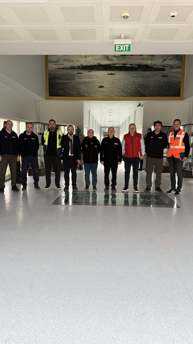 İHAKUT Havacılık Spor Kulübü heyeti olarak , İl Müdürümüz Prof. Dr. @halukozener 'i makamında ziyaret ettik. #ihakut #hayaticinhavadayız #aramakurtarma