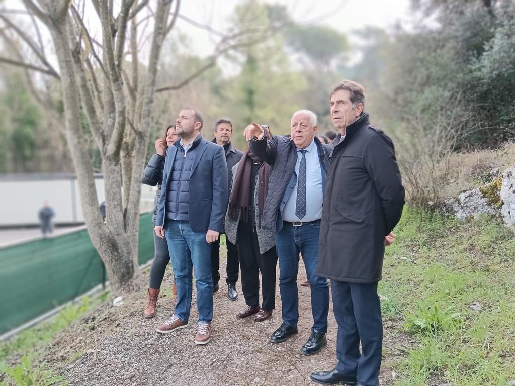 SebOlharan's tweet image. Avec le Maire Robert Nardelli et ma collègue Céline Duquesne, nous avons eu plaisir d'accueillir le Président du Département @ca_ginesy à #Drap et de visiter le terrain étudié pour la construction du futur collège.