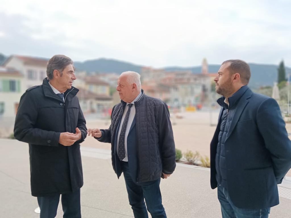 SebOlharan's tweet image. Avec le Maire Robert Nardelli et ma collègue Céline Duquesne, nous avons eu plaisir d'accueillir le Président du Département @ca_ginesy à #Drap et de visiter le terrain étudié pour la construction du futur collège.