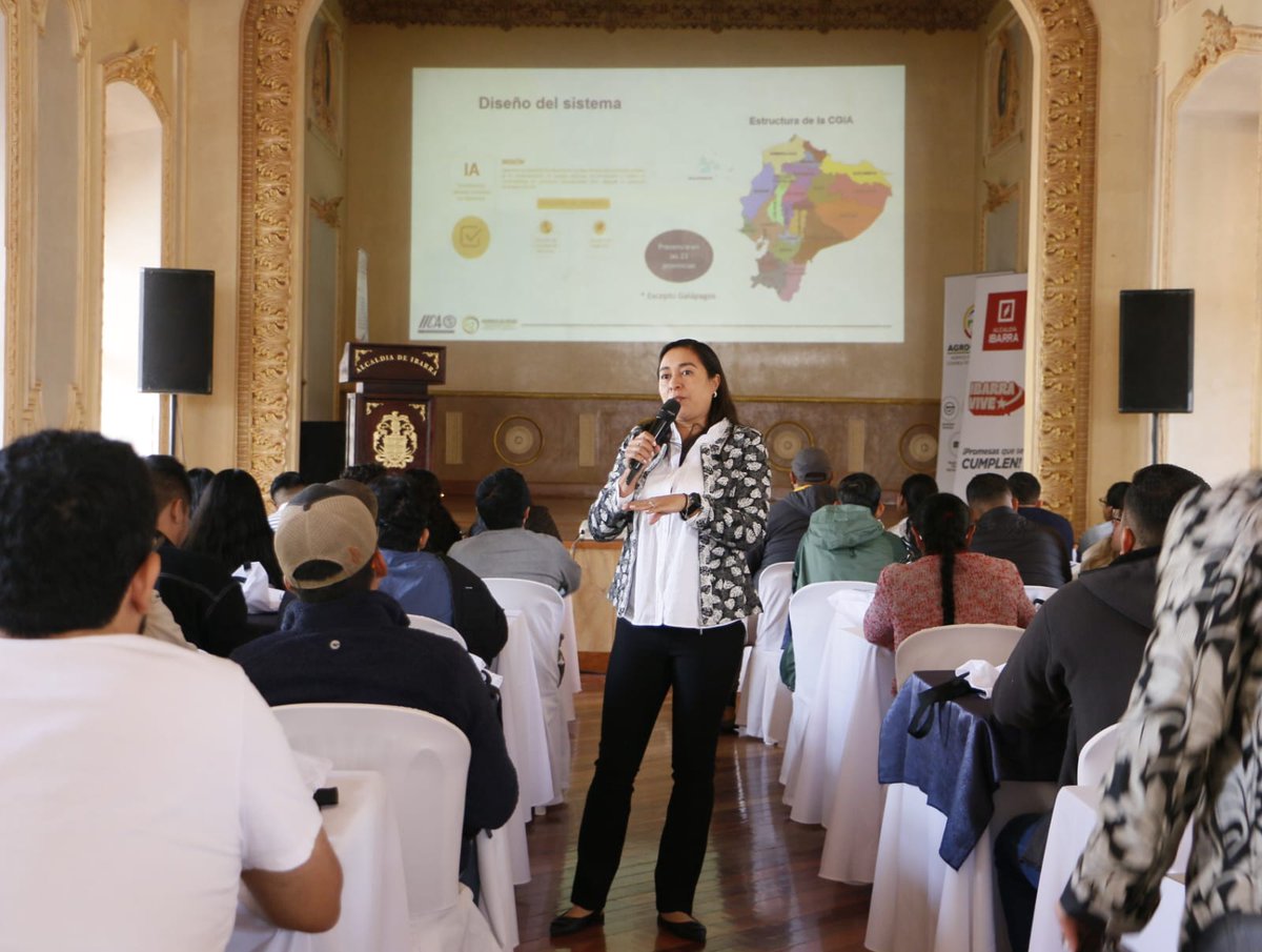 AgrocalidadEC's tweet photo. #Imbabura | Junto a @IICAEcuador y la Alcaldía de Ibarra, realizamos el "Curso de autorización de médicos veterinarios especializados en especies mayores" con el objetivo de formar nuevos inspectores sanitarios en centros de faenamiento.
#ProtegemosLoQueConsumes https://t.co/hjzuM1TxHU