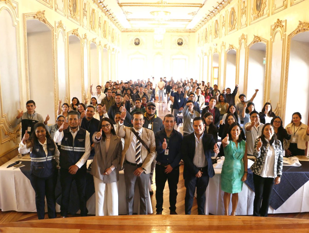 AgrocalidadEC's tweet photo. #Imbabura | Junto a @IICAEcuador y la Alcaldía de Ibarra, realizamos el "Curso de autorización de médicos veterinarios especializados en especies mayores" con el objetivo de formar nuevos inspectores sanitarios en centros de faenamiento.
#ProtegemosLoQueConsumes https://t.co/hjzuM1TxHU