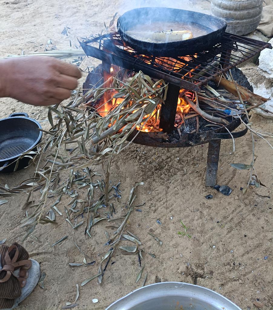 HusamMahad39910's tweet photo. Peace be upon you. It has been a long time since we received any donations, and our circumstances are now extremely difficult due to the high prices. We are hoping for kind-hearted people to help us purchase a pre-dawn meal (suhoor) and a breakfast meal (iftar).
💔👇🤲 https://t.co/5zEA31Eiy2
