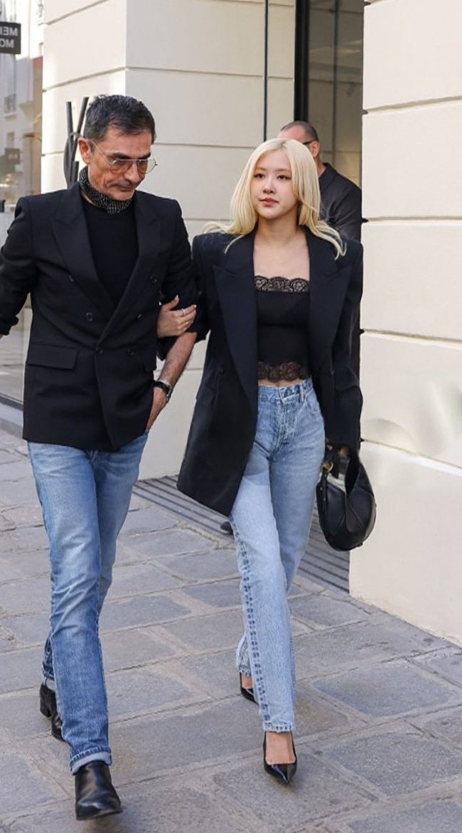 Rosé's street style is so fun

Classy lady, first lady, big bad Rosie