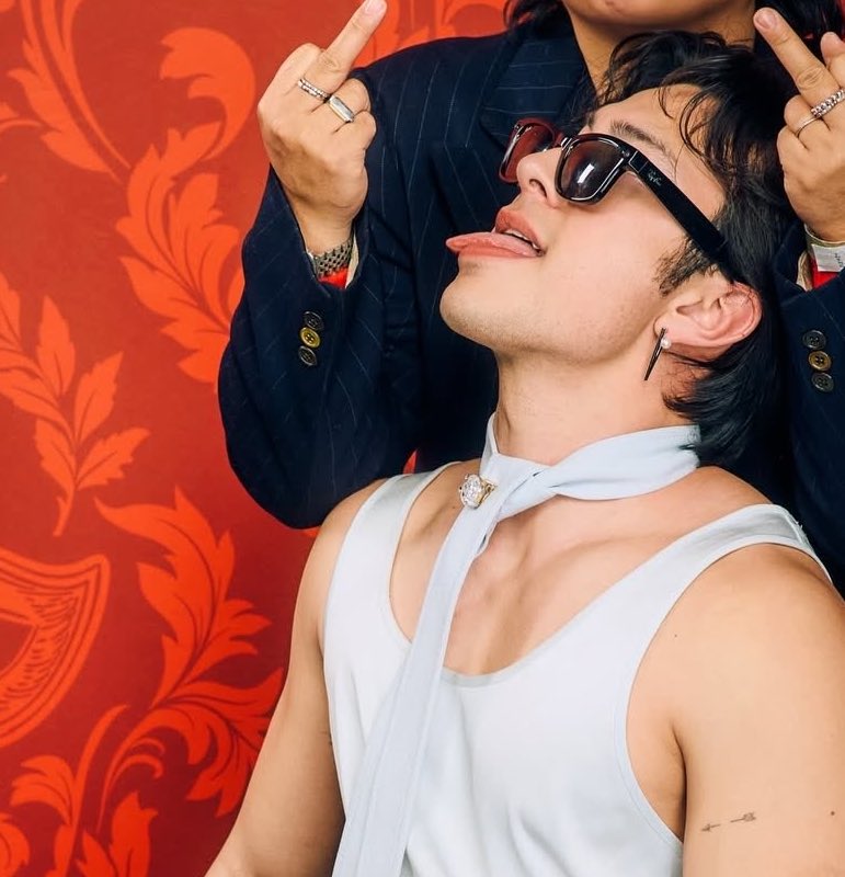 both just friendly as hell, mhm alright!