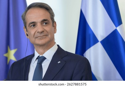 Όλο το ΙΣΛΆΜΟΛΑΓΝΟ σκουπιδαριο της Ευρώπης μας έχει πριξει με τόν Τούρκο λάγνο Σάντσεθ.
Κάτι τέτοιες ώρες ευχαριστούμε τον Θεό που έχουμε πρωθυπουργό τον Μητσοτάκη και όχι κάποιον εθνομηδενιστη ο οποίος θα οδηγούσε την χώρα σε απαξίωση και απομόνωση από την διεθνή κοινότητα.